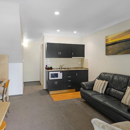 Colombo In The City Christchurch Exteriör bild A typical apartment at the hotel