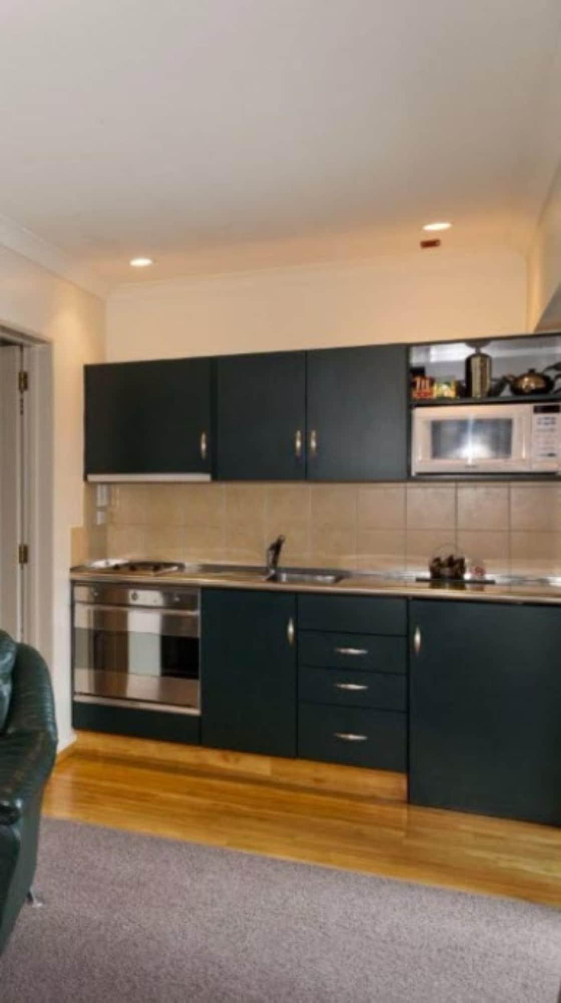 Colombo In The City Christchurch Exteriör bild A typical kitchen