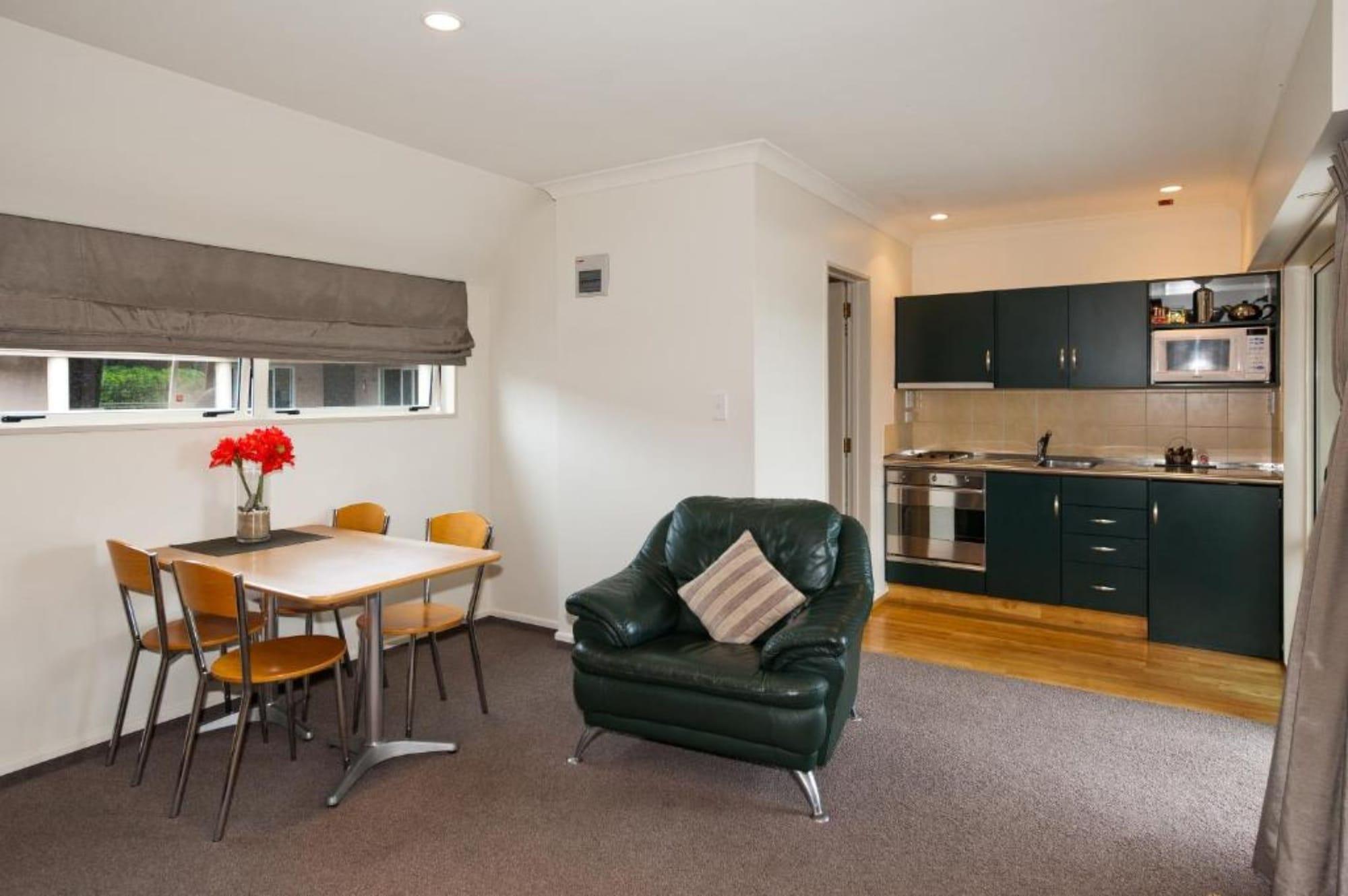 Colombo In The City Christchurch Exteriör bild A one-bedroom apartment at the University of Waikato's accommodation village