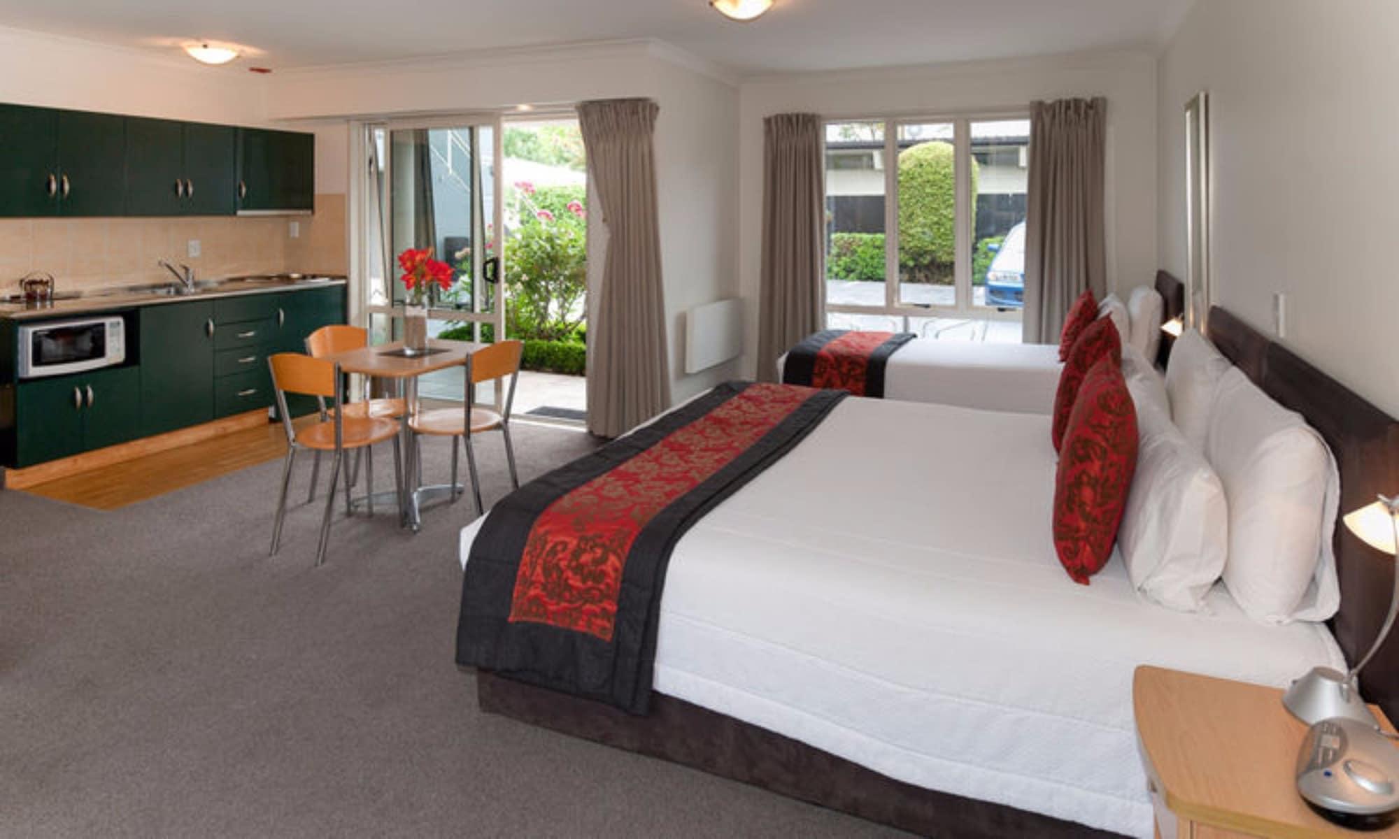 Colombo In The City Christchurch Exteriör bild A typical studio apartment
