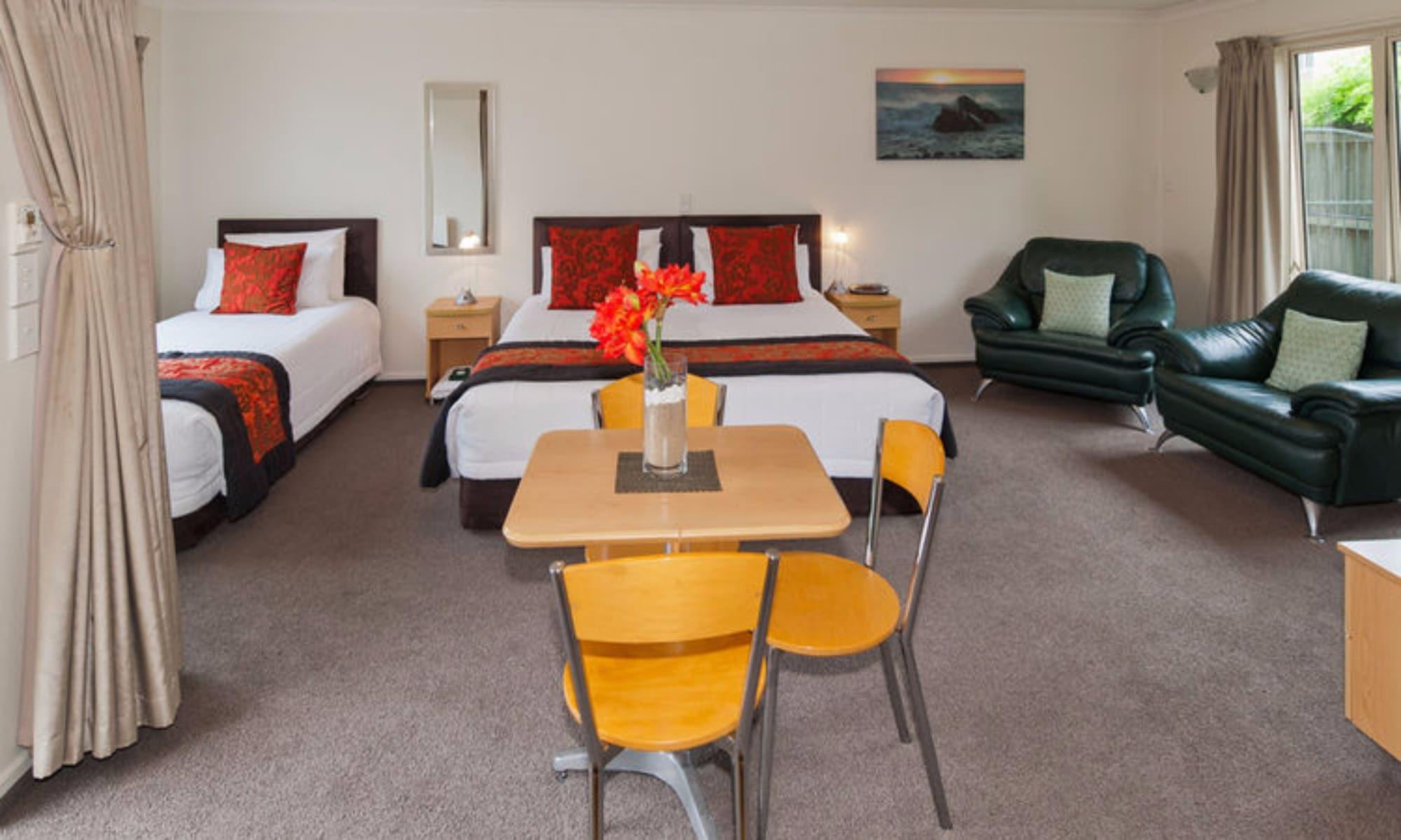 Colombo In The City Christchurch Exteriör bild A typical motel room