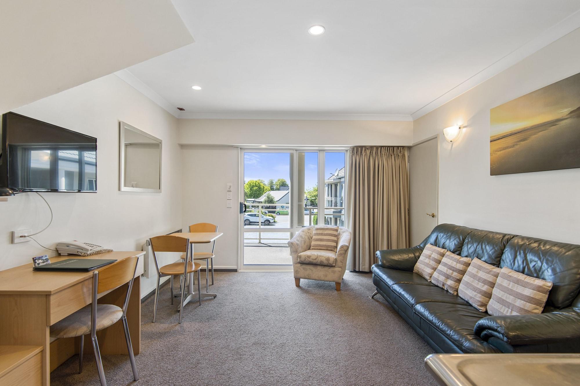 Colombo In The City Christchurch Exteriör bild Living area