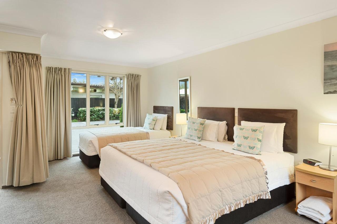 Colombo In The City Christchurch Exteriör bild A typical bedroom at the hotel
