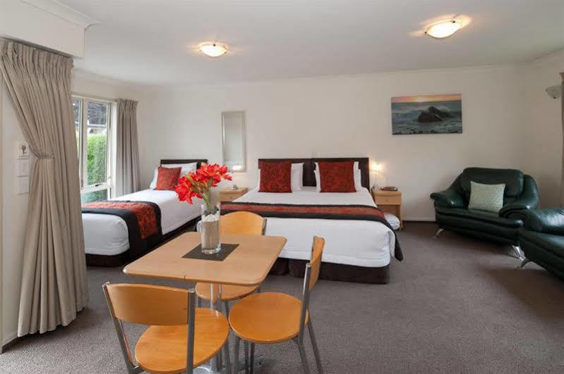 Colombo In The City Christchurch Exteriör bild A typical studio apartment